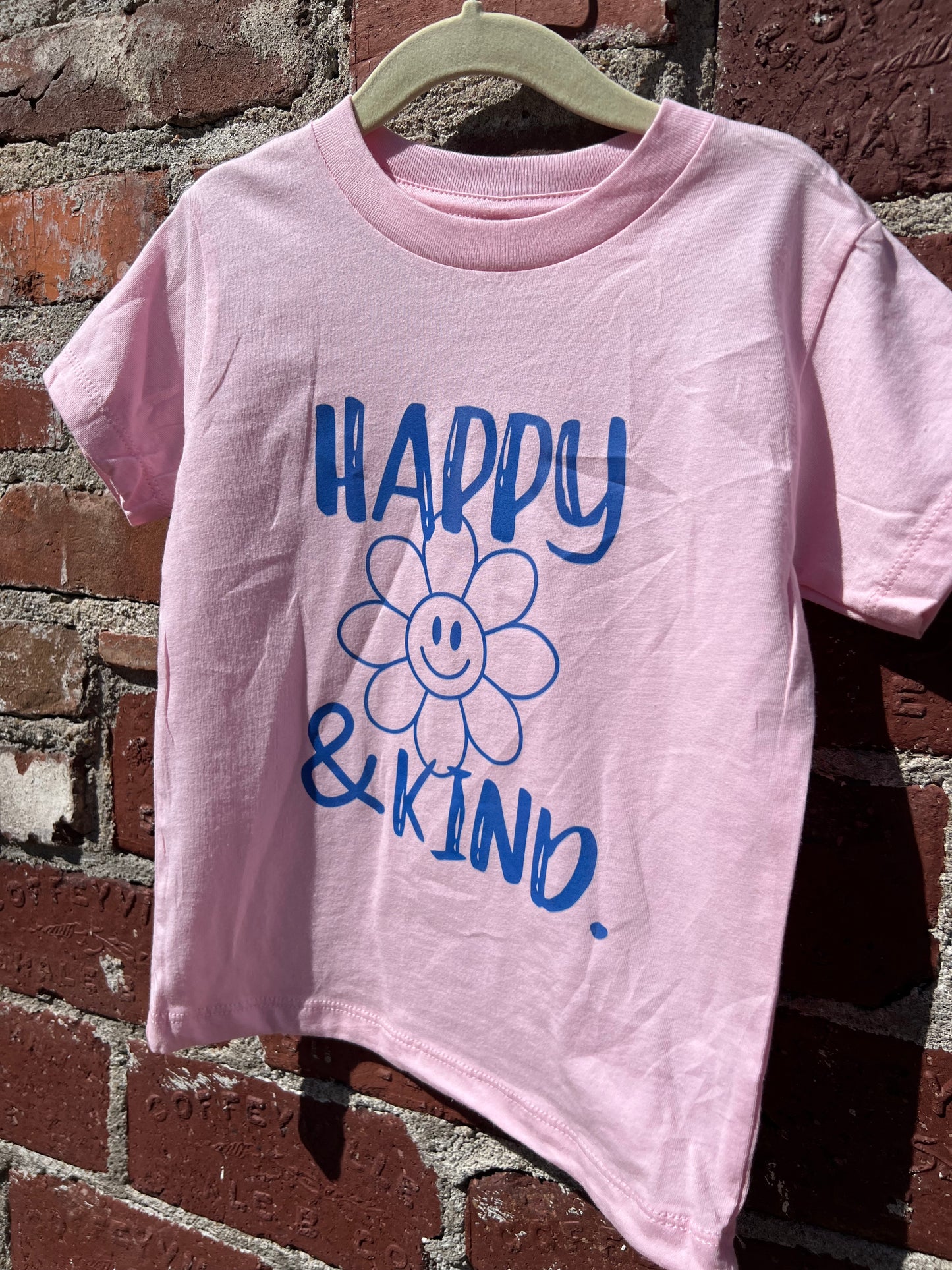 happy & kind tee