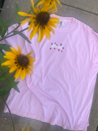 mama batch of berries graphic tee